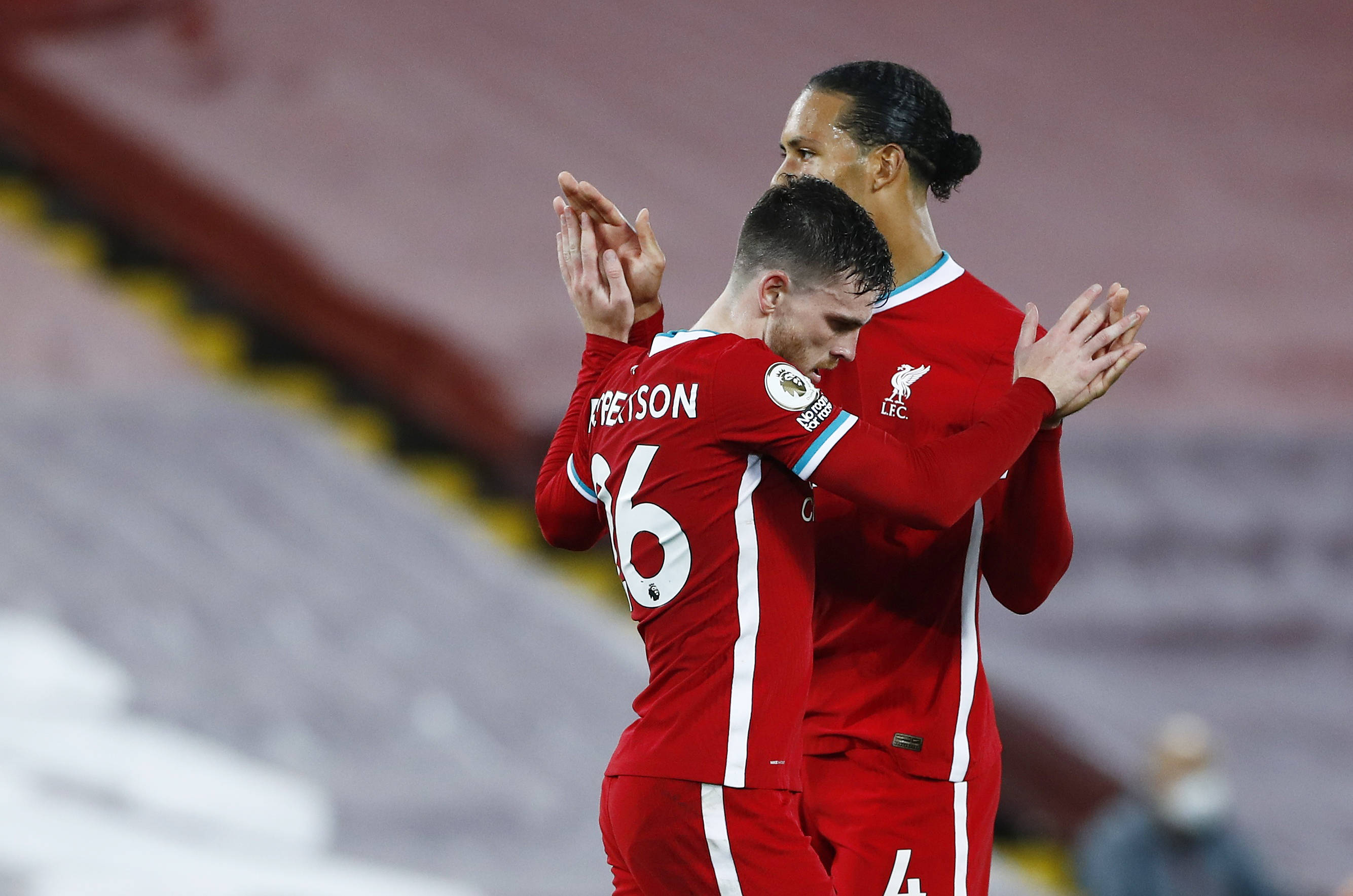 维拉晒海报预热欧联杯：欧联杯比赛日，我们回来了！（维拉发布海报为欧联预热：比赛日，我们回归！）